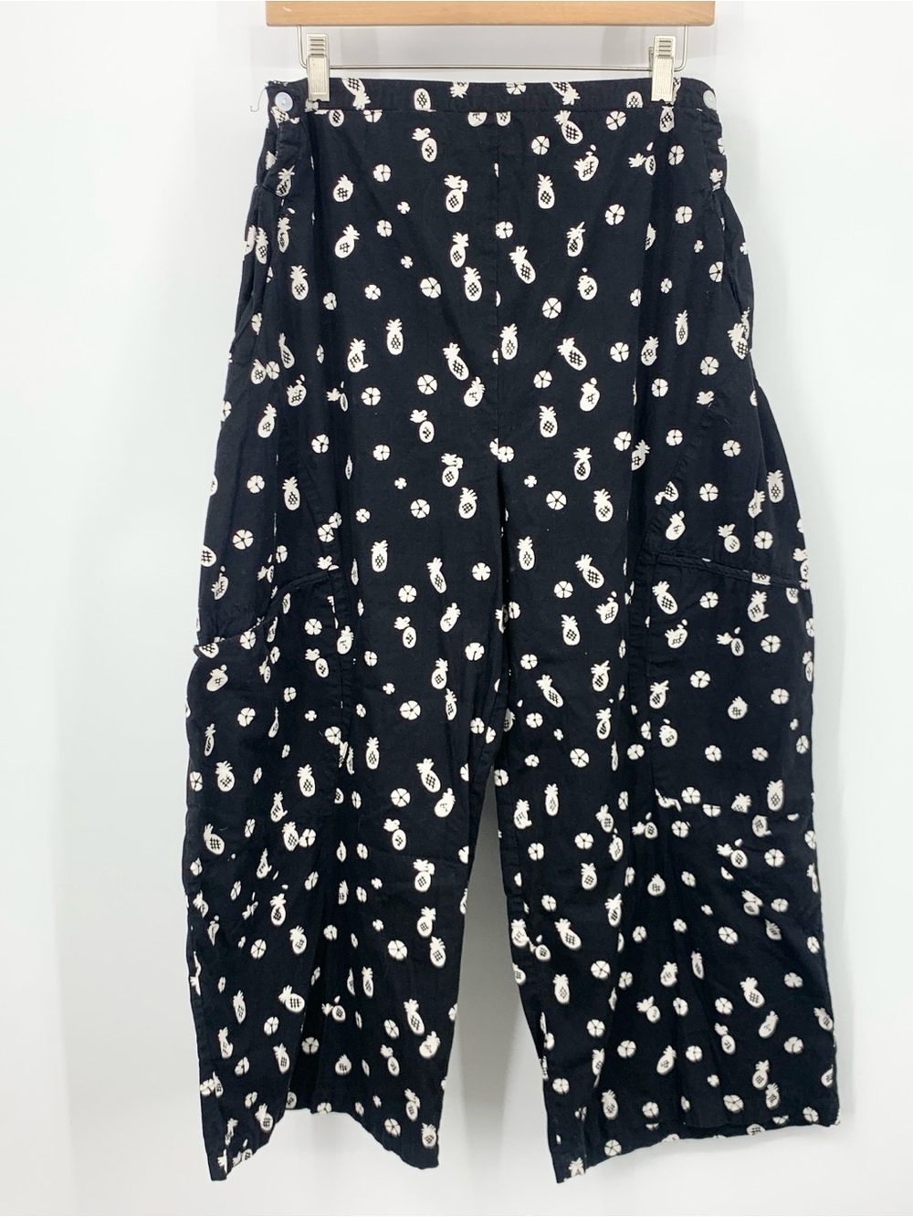 TULIP Brand Women Size XS Pants Black White Cotton Pineapple Print Wide Leg Crop